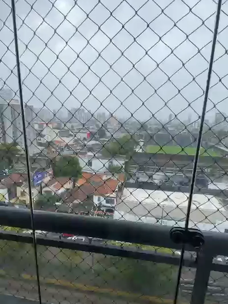 Painéis de vidro temperado na sacada